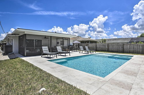 Photo 7 - Chic Beach House With Lanai and Private Yard