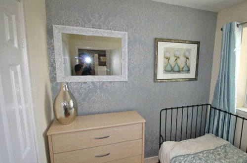 Photo 4 - Large Balcony Apartment - Town & Racecourse -2 Bed