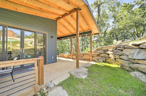 Photo 9 - Contemporary Home w/ Deck & Mountain Views