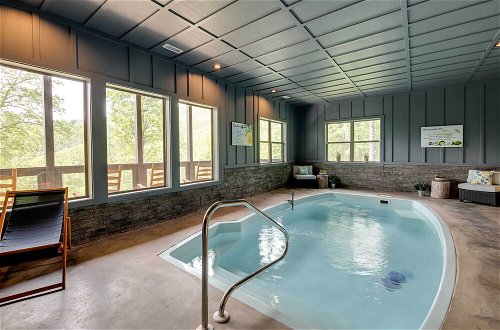 Foto 22 - Cobbly Nob Resort Cabin: Hot Tub, Pool & Views