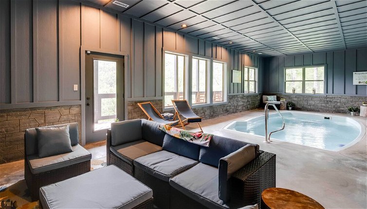 Foto 1 - Cobbly Nob Resort Cabin: Hot Tub, Pool & Views
