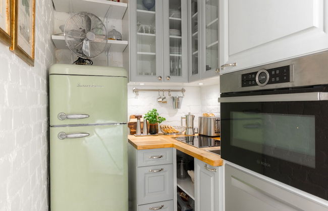 Quaint studio with a prime location - Photo 17