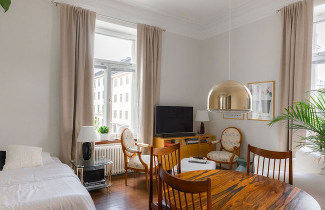 Quaint studio with a prime location - Photo 2