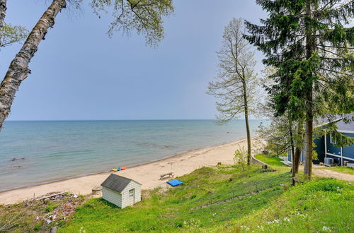 Photo 14 - Beachy Palms Cottage on Lake Huron w/ Hot Tub