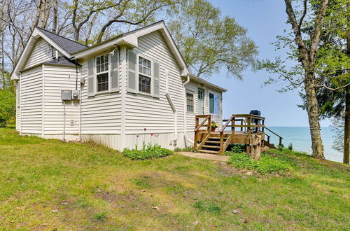 Photo 6 - Beachy Palms Cottage on Lake Huron w/ Hot Tub