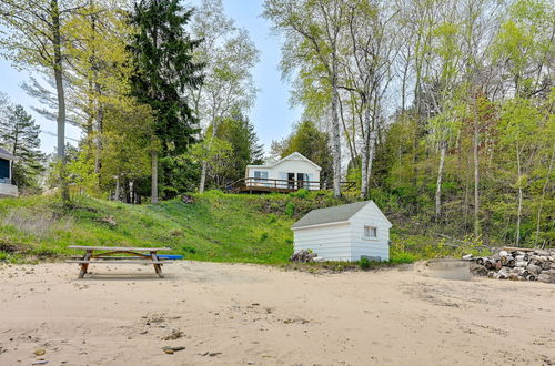 Foto 27 - Beachy Palms Cottage on Lake Huron w/ Hot Tub