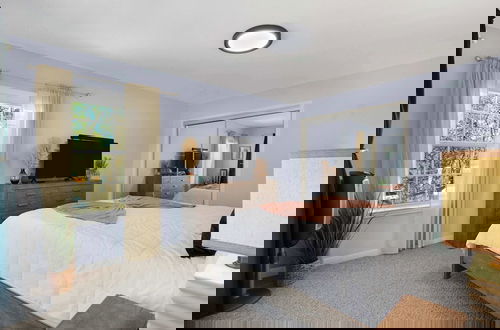 Photo 5 - Spacious Retreat & Game Room Sleeps 12