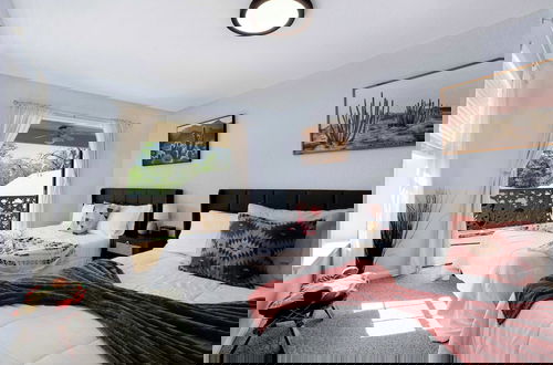 Photo 2 - Spacious Retreat & Game Room Sleeps 12