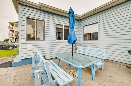 Photo 5 - Beachfront Cottage on Seaside Promenade w/ Hot Tub