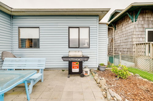 Photo 22 - Beachfront Cottage on Seaside Promenade w/ Hot Tub