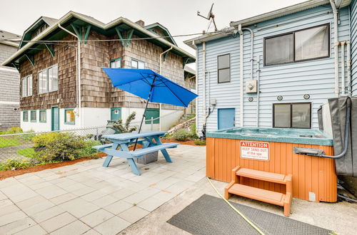 Photo 23 - Beachfront Cottage on Seaside Promenade w/ Hot Tub