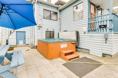 Photo 14 - Beachfront Cottage on Seaside Promenade w/ Hot Tub