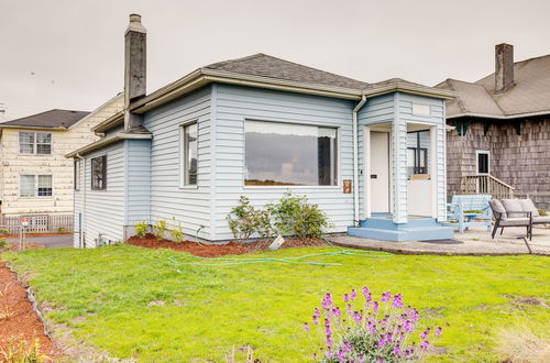 Photo 18 - Beachfront Cottage on Seaside Promenade w/ Hot Tub