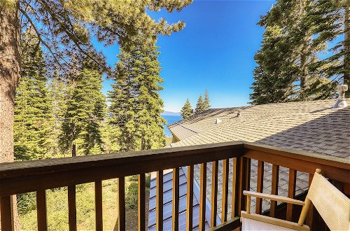Foto 20 - Luxe Tahoe City Cabin w/ Lake Views & Beach Access