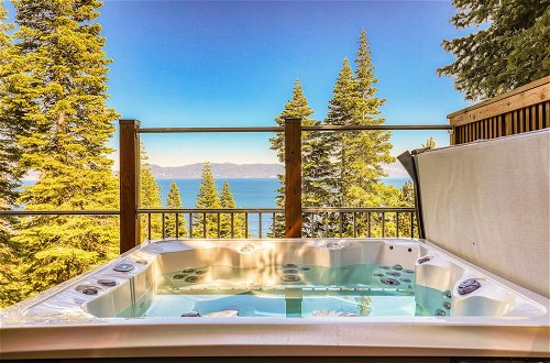Foto 29 - Luxe Tahoe City Cabin w/ Lake Views & Beach Access