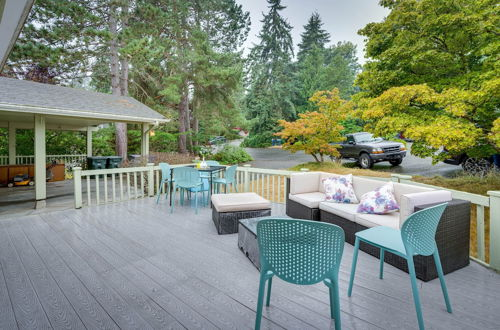 Photo 15 - Spacious Lake Forest Park Home With Deck
