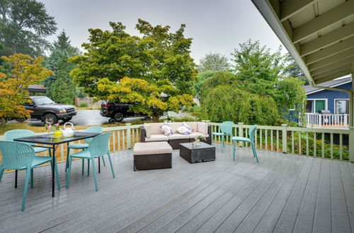 Photo 16 - Spacious Lake Forest Park Home With Deck