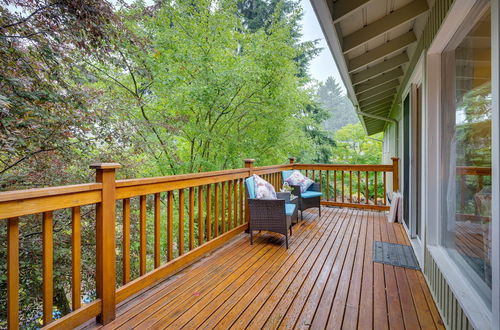 Photo 14 - Spacious Lake Forest Park Home With Deck