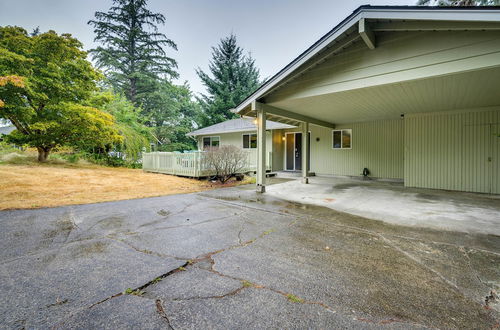 Photo 32 - Spacious Lake Forest Park Home With Deck