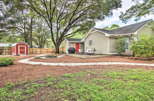 Foto 12 - Peaceful Beaufort Home w/ Front Porch + Grill