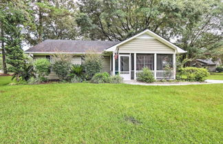 Foto 1 - Peaceful Beaufort Home w/ Front Porch + Grill