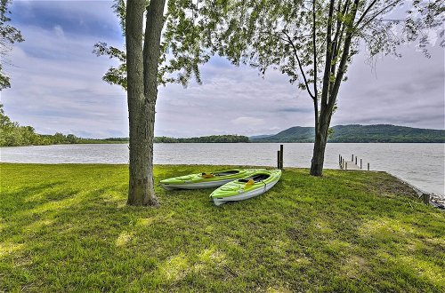 Foto 11 - Cozy Lake Champlain Cottage w/ Beautiful View