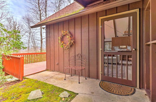 Foto 14 - Breathtaking Brevard Home w/ Screened Porch