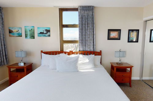 Photo 3 - 36th Floor Deluxe Ocean View Condo with Free Parking & Wifi by Koko Resort Vacation Rentals