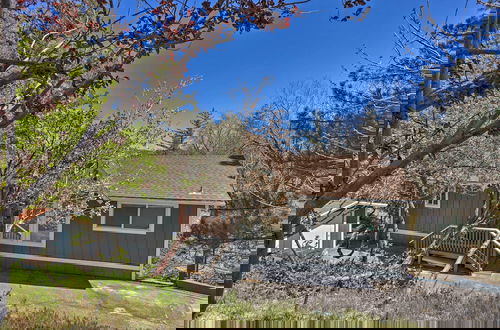 Foto 39 - Stunning Lake Arrowhead Cabin w/ Lake Views