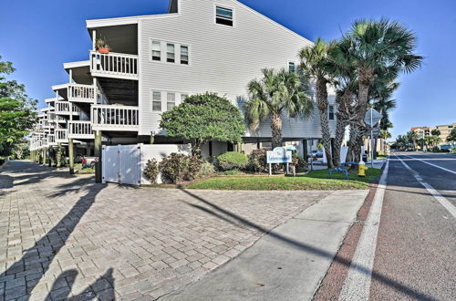 Foto 4 - Sunny Condo With Pool: Walk to Indian Shores BCH