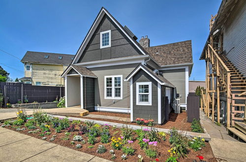 Photo 1 - Renovated North Bend Cottage: Near Eateries