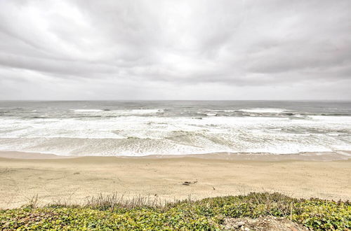 Photo 14 - Chic Lincoln City Retreat on Oregon Coast