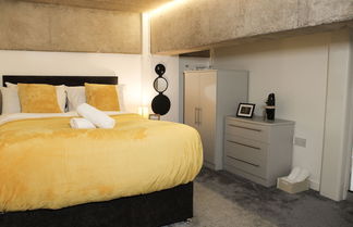 Photo 2 - Modern Luxury Serviced Duplex Apartments by Repose