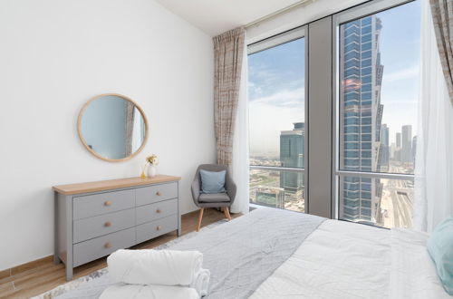 Photo 6 - SuperHost - Luxury Apt with Panoramic Burj and Canal Views