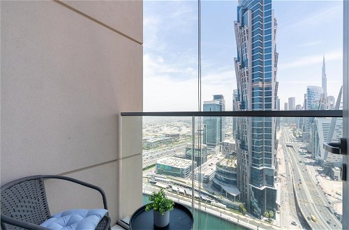 Photo 17 - SuperHost - Luxury Apt with Panoramic Burj and Canal Views