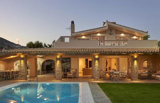 Photo 1 - Luxury 4 Bdrm Villa With Pvt Pool on the Beach