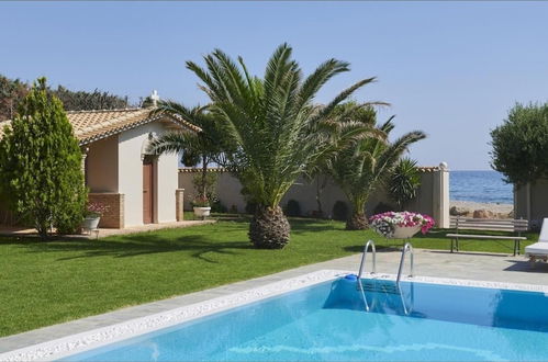 Foto 17 - Luxury 4 Bdrm Villa With Pvt Pool on the Beach