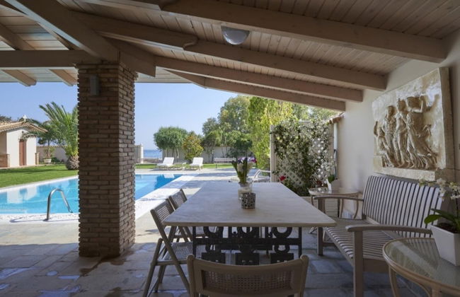 Luxury 4 Bdrm Villa With Pvt Pool on the Beach - Photo 2