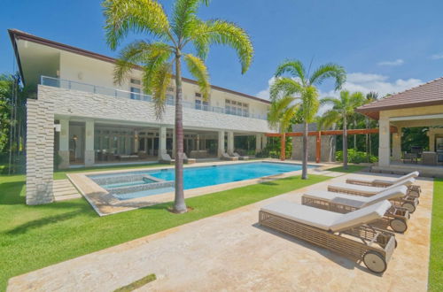 Photo 2 - Modern Villa With Ocean View and Service Staff