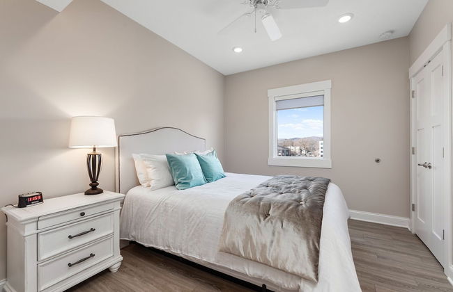 539 Bay St. Lake View Condo Unit 104E - Foto 6