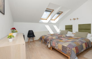 Photo 2 - Spacious 3 Bedroom Apartment by Renters