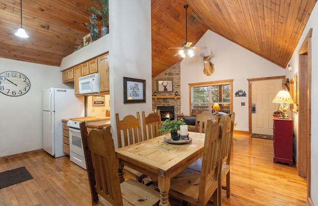 Simons Treetop Cabin 2 BDR in Popular Resort! - Foto 19