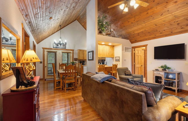 Simons Treetop Cabin 2 BDR in Popular Resort! - Foto 12