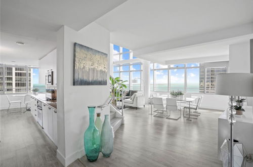 Photo 10 - Roami at Brickell Penthouse Oasis