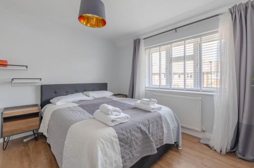 Photo 4 - Modern & Spacious 3BD House - Canning Town