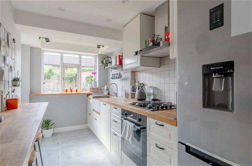 Photo 15 - Modern & Spacious 3BD House - Canning Town