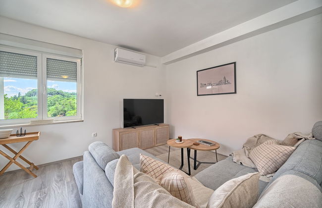 A2- Luxury apt w big Balcony, 4 min Walk to Beach - Photo 10