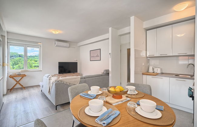 A2- Luxury apt w big Balcony, 4 min Walk to Beach - Photo 24