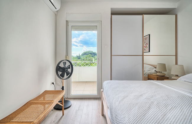 A2- Luxury apt w big Balcony, 4 min Walk to Beach - Photo 7