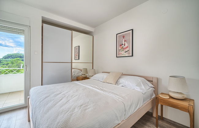 A2- Luxury apt w big Balcony, 4 min Walk to Beach - Photo 4